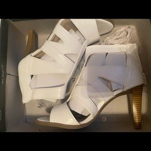 Brand new Vera want shoe.